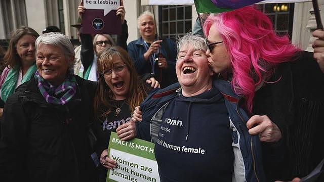 英国最高法院裁定：法律上“女性”以生理性别为准（组图） - 1