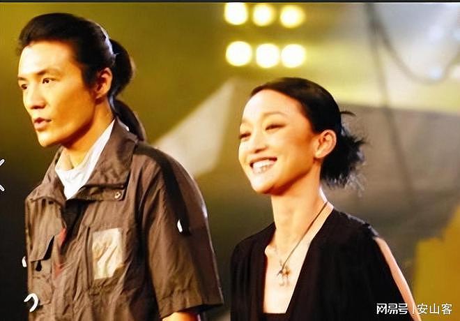 50岁周迅“丁克“半辈子，把7个男人当儿戏，如今一幅人体画上千万（组图） - 19