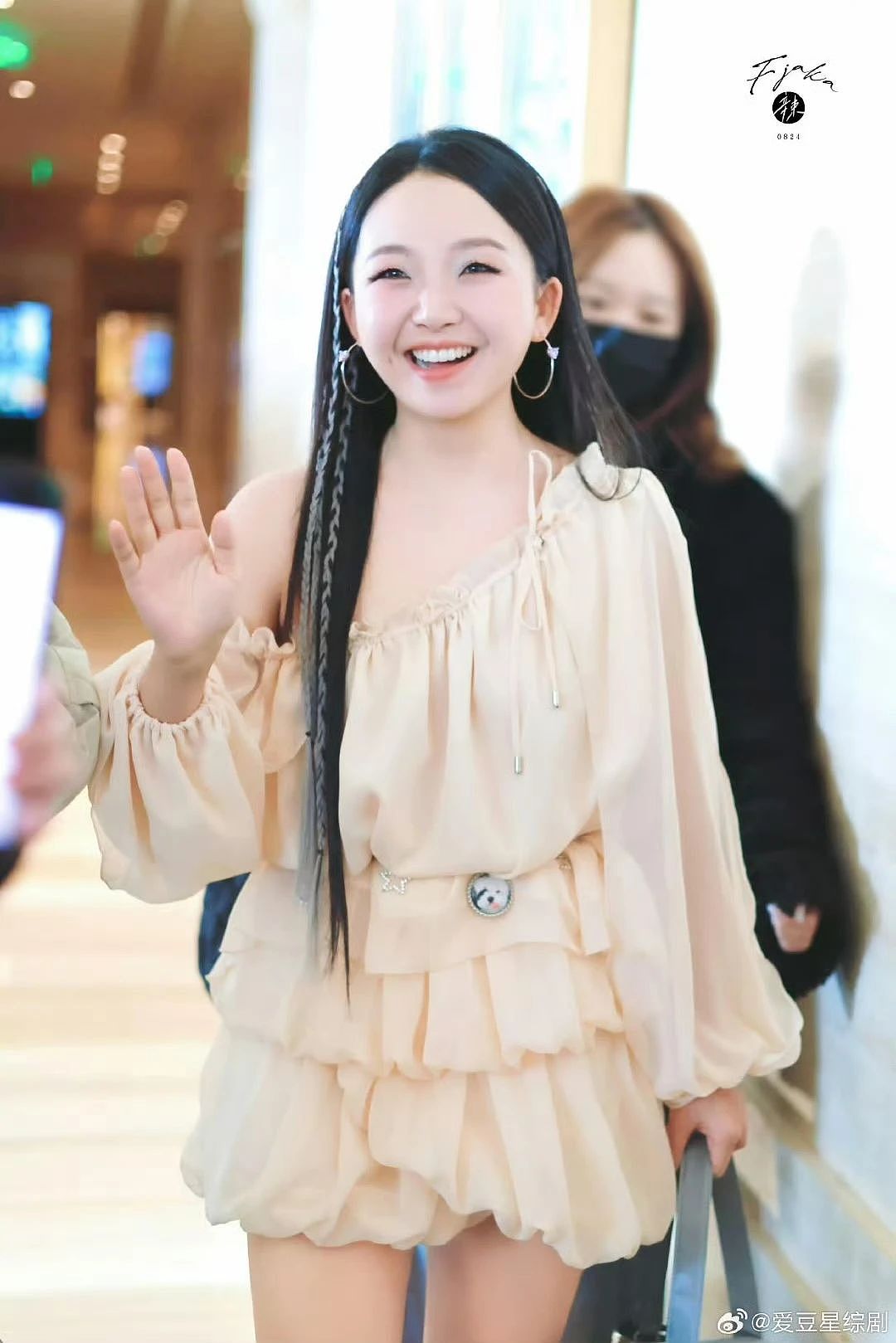 “内娱第一搞笑女”暴瘦20斤,美到全网认不出:她是换头还是换脸了?(组图) - 1