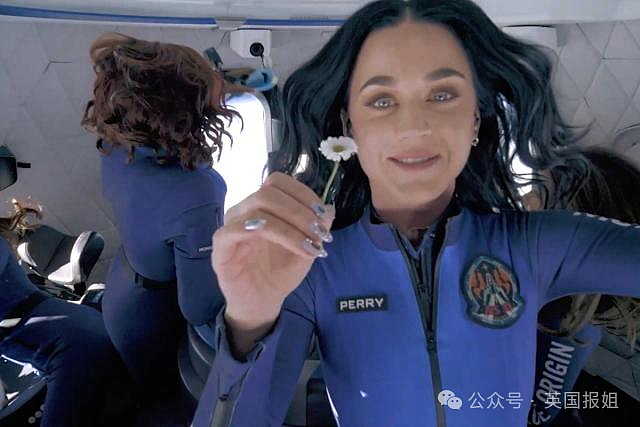 亿万富豪贝索斯未婚妻太空行被爆造假？6人上天全靠绿幕特效，还在飞船里搞神秘仪式（组图） - 4