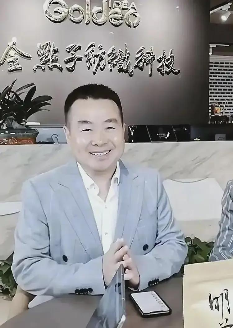 传温州大佬从28楼坠亡,年仅56岁!疑被朋友做局输了1.9亿想不开(组图) - 3