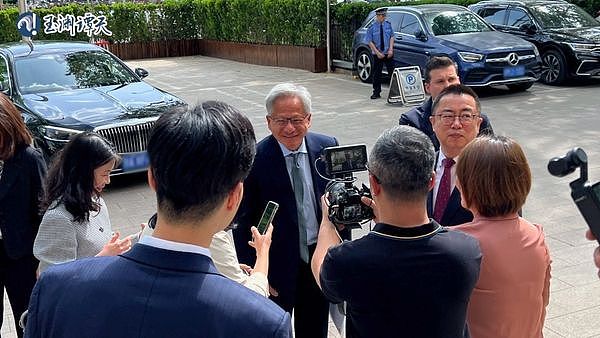 黄仁勋穿西装打领带访北京:辉达坚定不移服务中国市场(组图) - 2