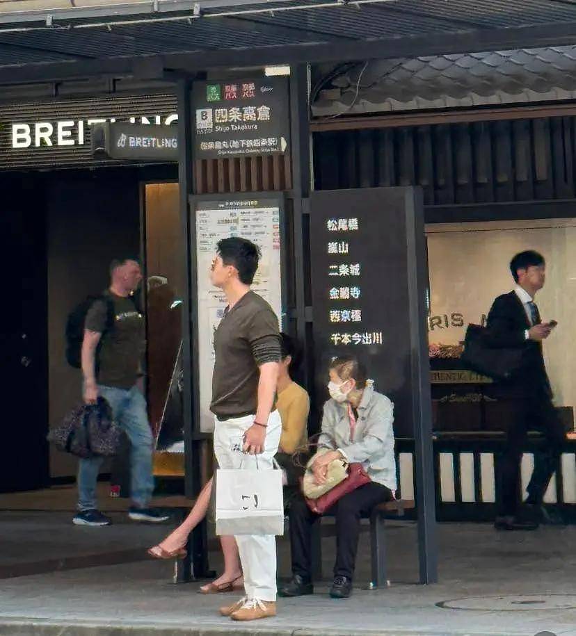 日本偶遇杨采钰孕肚明显！男友早不是刘亦菲干爹（组图） - 5