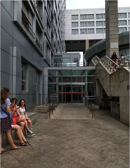 首师大歧视中国人？游泳馆留学生半价进，中国学生禁入（组图） - 3