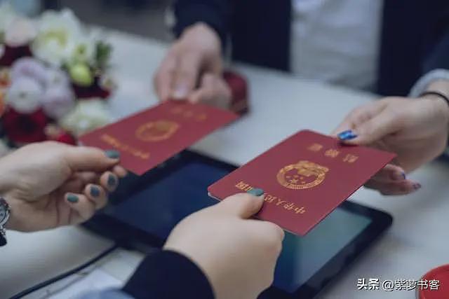 一夫二妻婚纱大结局,都是大美人,只是没想到他朋友圈“瓜”更大(组图) - 6