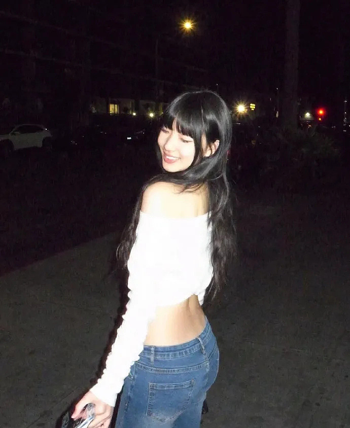 小S大女儿悼念大S方式惹争议!晒性感美照被批不体面,纯粹显摆(组图) - 6