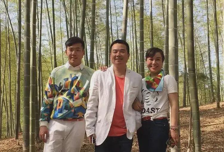 传温州大佬从28楼坠亡,年仅56岁!疑被朋友做局输了1.9亿想不开(组图) - 8