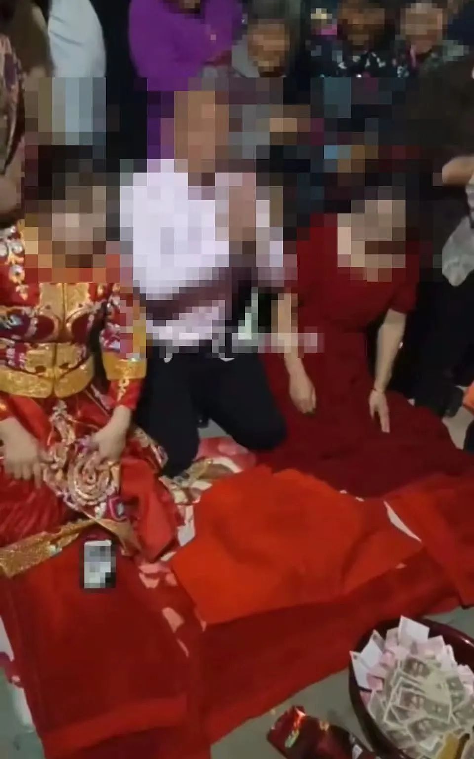 贵州1男2女要举办3人婚礼冲上热搜，3人合拍辣眼婚纱照曝光被骂惨了（视频/组图） - 6