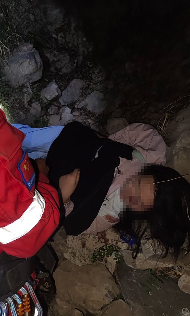 11名驴友被困沁龙峡,现场有人坠崖,救援队通宵营救:他们都是大学生(组图) - 1