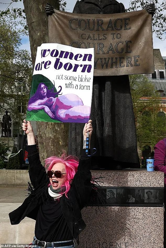 JK罗琳迎来迟到的胜利?英国司法拨乱反正,英国女性定义被统一!(组图) - 6