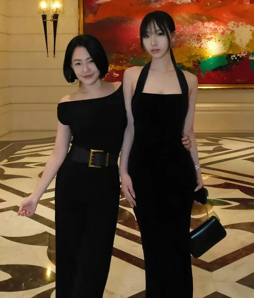 小S大女儿悼念大S方式惹争议!晒性感美照被批不体面,纯粹显摆(组图) - 9