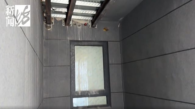 长江边54层住宅楼顶出现“楼上楼” 回应:正在调查处理中(组图) - 11