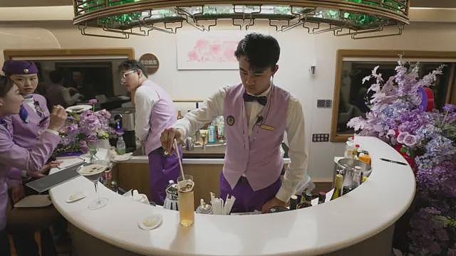 登上“银发列车”：中国退休一族为抵消特朗普关税所做出的贡献（组图） - 2
