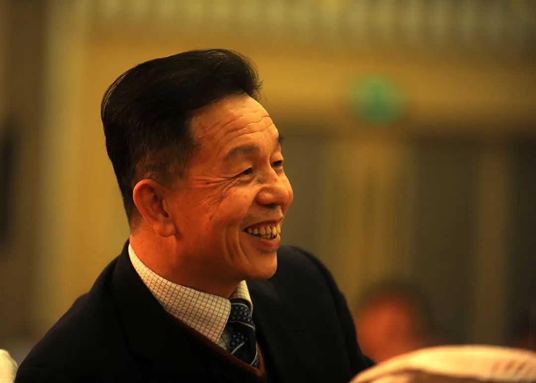“中国卫生巾之父”去世！小学辍学卖鸡蛋，白手起家成百亿富豪，曾被嘲“爷们去做娘们的生意”（组图） - 9