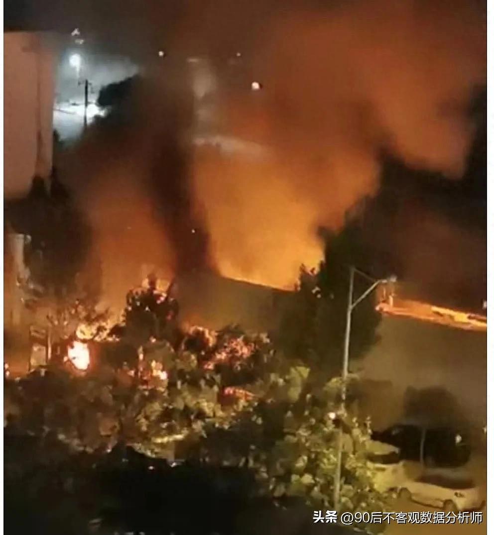 郑州一夜市爆炸声四起！现场火光冲天恐怖画面曝，市民：声音像打雷，铁皮被炸飞十几米（视频/组图） - 4