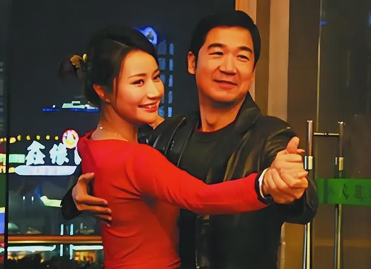 “一代鞋王”达芙妮没落，家族内斗中亏40亿，最后败给了红颜祸水（组图） - 7
