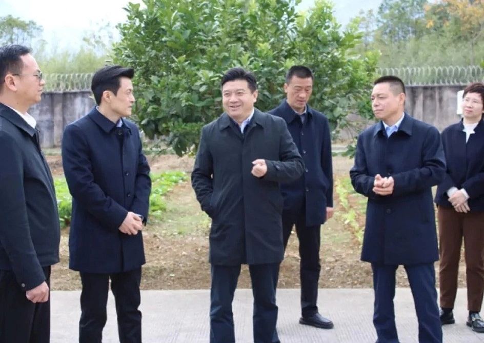 涉饭局后性侵同桌女子，湖南机场集团董事长邱继兴被刑拘（组图） - 1
