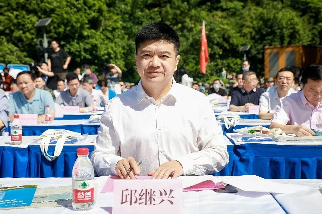 涉饭局后性侵同桌女子，湖南机场集团董事长邱继兴被刑拘（组图） - 3