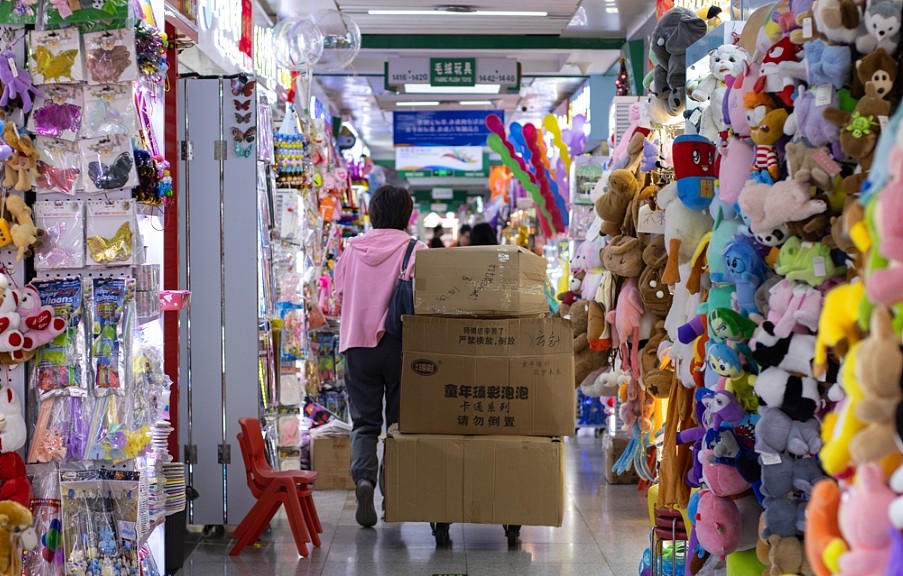 “无中间商加价”！大量中国工厂员工涌入TikTok推销产品！特朗普：有信心1个月内与中国达成协议（视频/组图） - 4