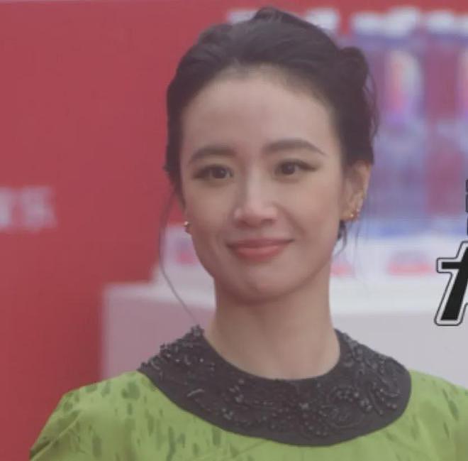 北影节开幕雨中红毯，倪妮李梦湿身显狼狈，阿娇口红沾牙太尴尬（组图） - 8