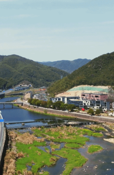 他隐居浙江山中500m²养老宅：在家一丝不挂太自由（组图） - 17