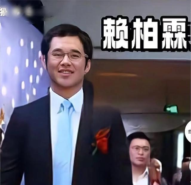 31岁乔欣在厦门,阔太范儿十足,脸型变为方圆脸,整个人很温柔(组图) - 5
