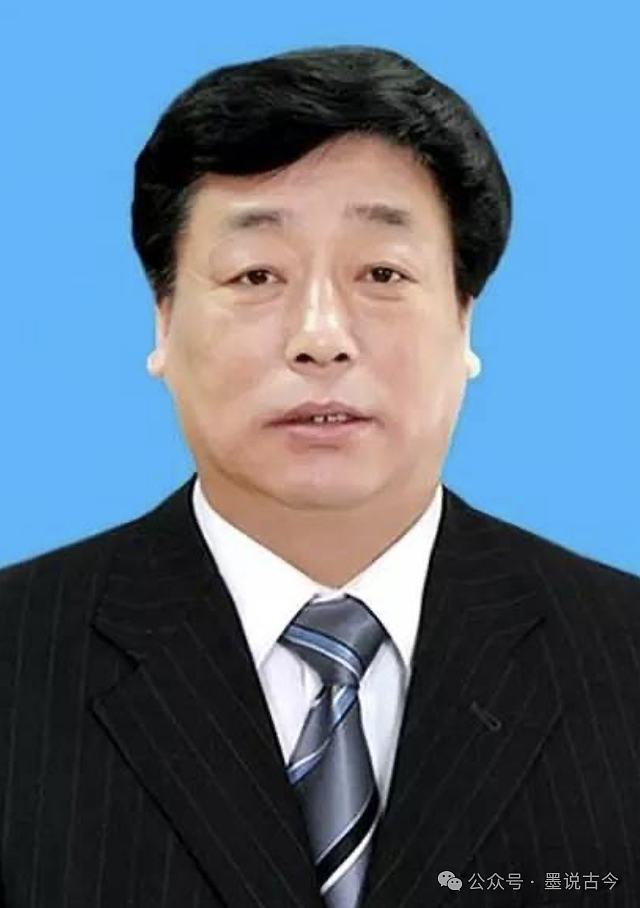 长期包养两名女大学生?哈尔滨“政法老虎”梁野被双开,前任也因贪腐落马(组图) - 2