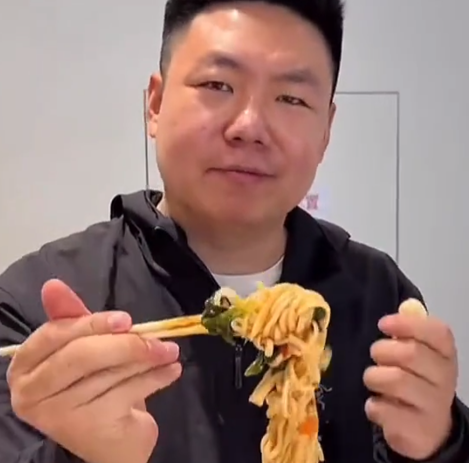 维权失败后“立志吃垮4S店”,新能源车主喊出了最窝囊的维权口号(视频/组图) - 11