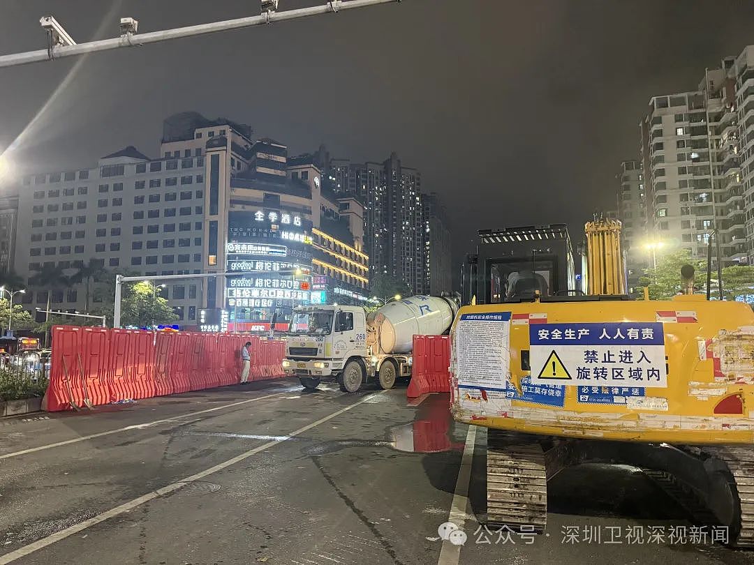 深圳一道路发生路面坍塌!知情者透露细节,网友:每天反复挖,地都挖空了(组图) - 4