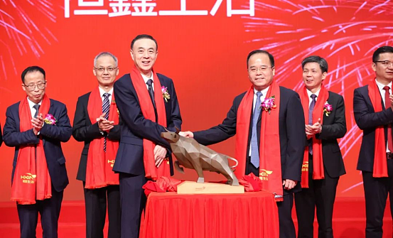 技校老师辞职下海，靠卖2毛钱纸杯年入16亿（组图） - 10