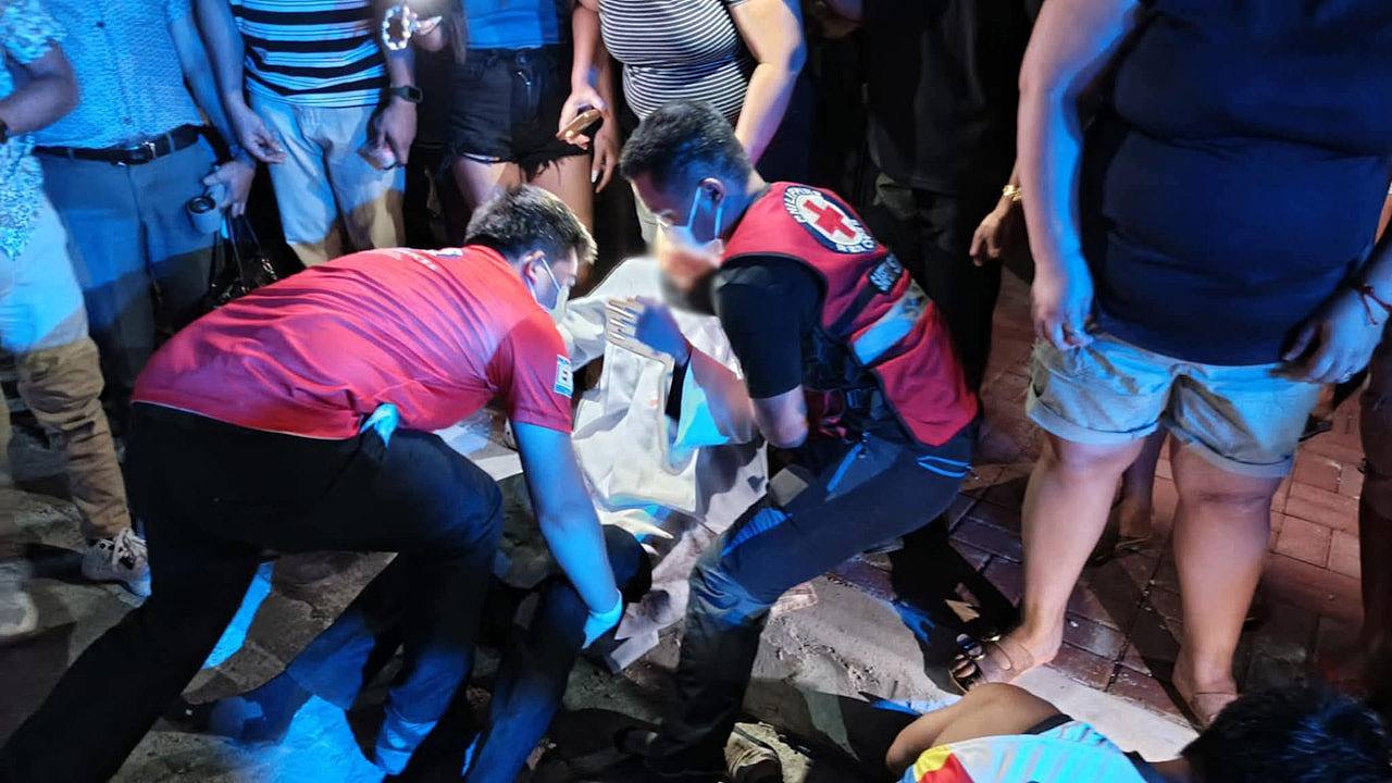 菲律宾耶稣受难日游行人群遭超速汽车冲撞,2死9伤(视频/图) - 1