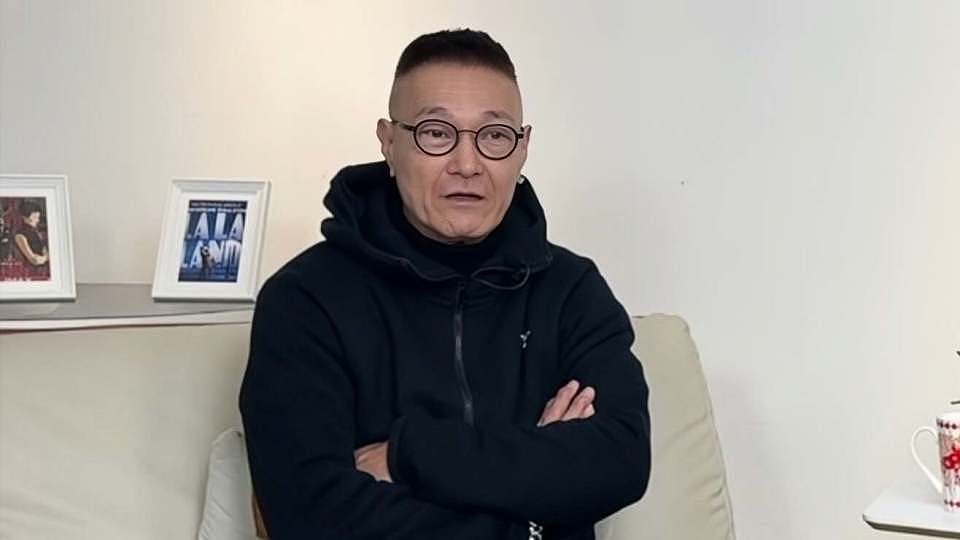 前妻烧炭自杀身亡！香港知名男星和儿子抱头痛哭，离婚后拒绝再婚（组图） - 4