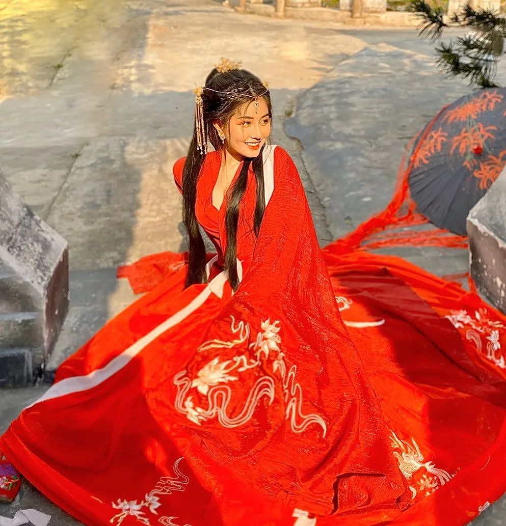 【美女】22岁“学妹”发育过猛遭围观,又纯又欲,我沦陷了...(组图) - 32