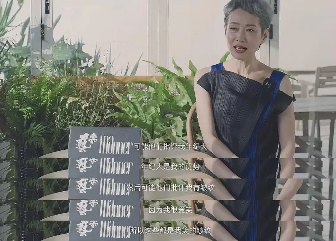62岁女星银发造型炸场,皱纹成最飒时尚标识(组图) - 4