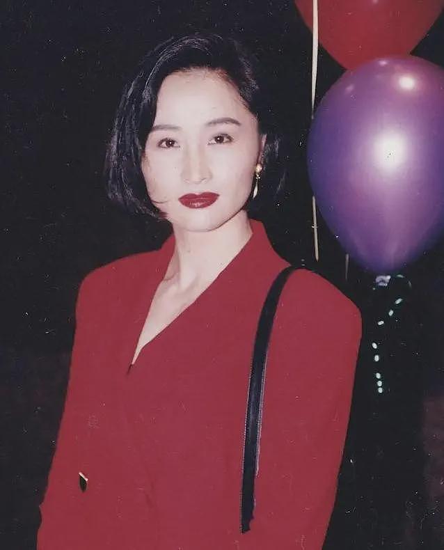 她是“香港第一情妇”,张艺谋的白月光,被大佬原配报复致子宫脱落(组图) - 10
