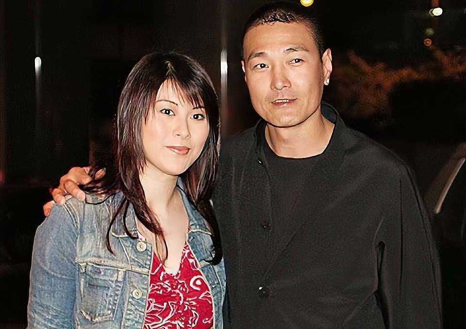 前妻烧炭自杀身亡！香港知名男星和儿子抱头痛哭，离婚后拒绝再婚（组图） - 6