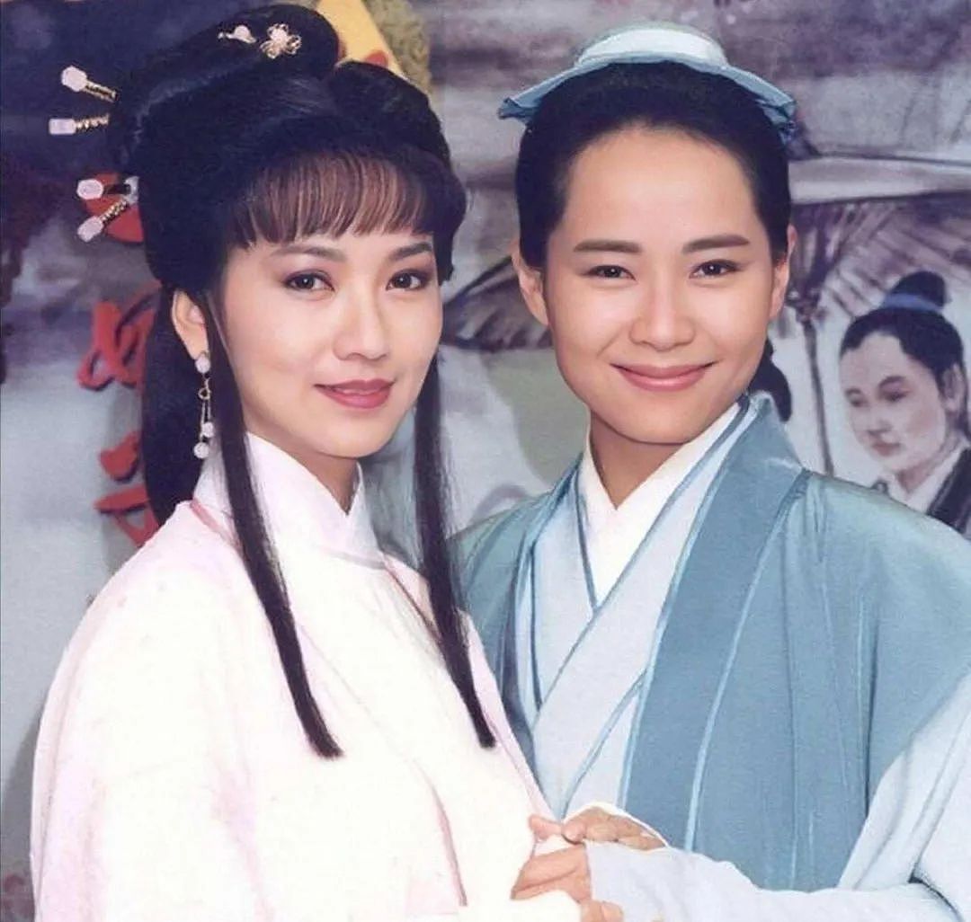 62岁女星银发造型炸场,皱纹成最飒时尚标识(组图) - 1