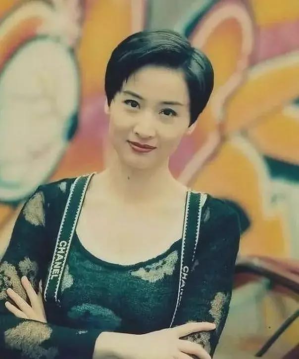 她是“香港第一情妇”,张艺谋的白月光,被大佬原配报复致子宫脱落(组图) - 13