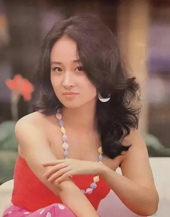 她是“香港第一情妇”,张艺谋的白月光,被大佬原配报复致子宫脱落(组图) - 6