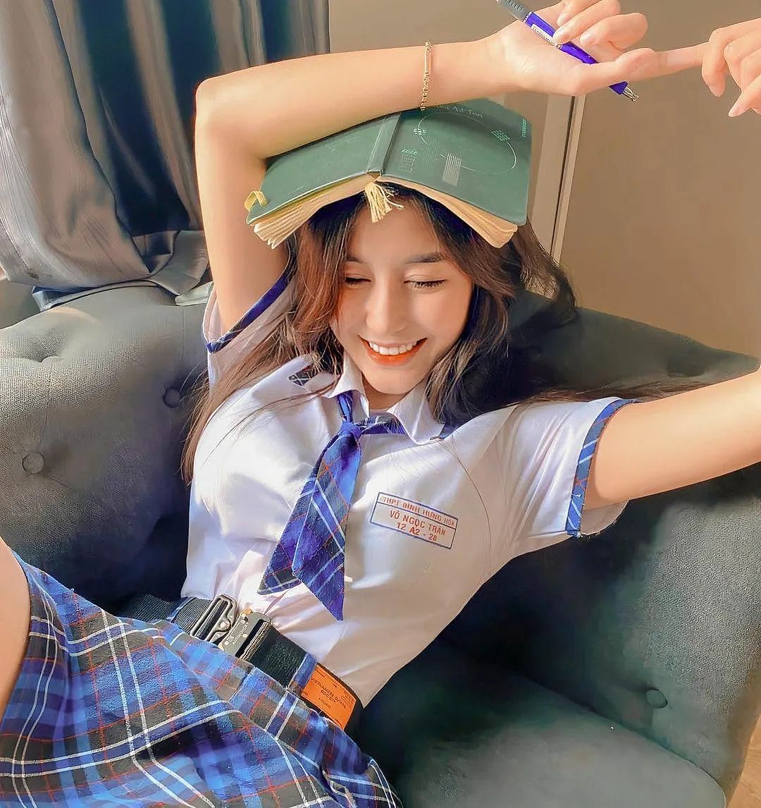 【美女】22岁“学妹”发育过猛遭围观,又纯又欲,我沦陷了...(组图) - 33