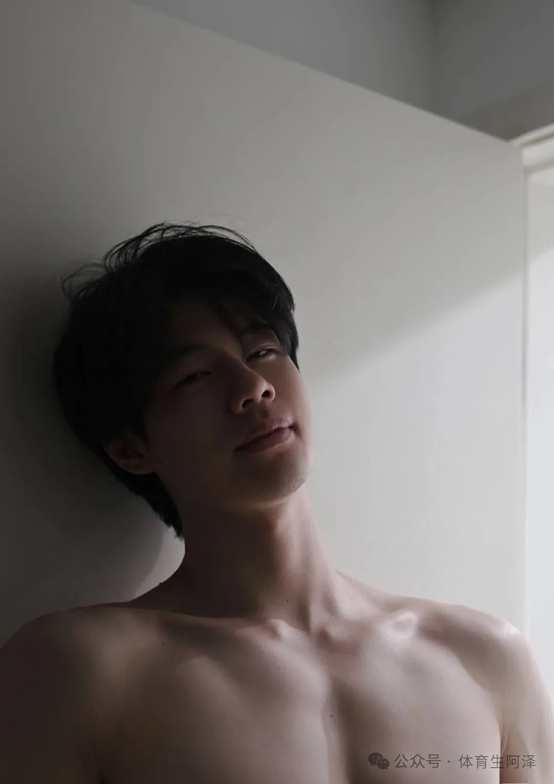 【帅哥】195cm山东体院校草，八块腹肌太亮眼，曾与两名学弟同时有染...（组图） - 6