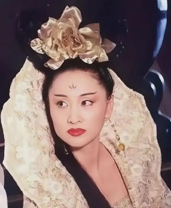 她是“香港第一情妇”,张艺谋的白月光,被大佬原配报复致子宫脱落(组图) - 11