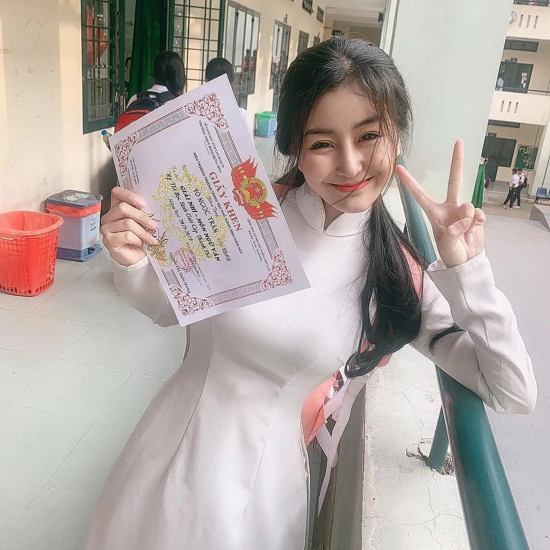 【美女】22岁“学妹”发育过猛遭围观,又纯又欲,我沦陷了...(组图) - 14