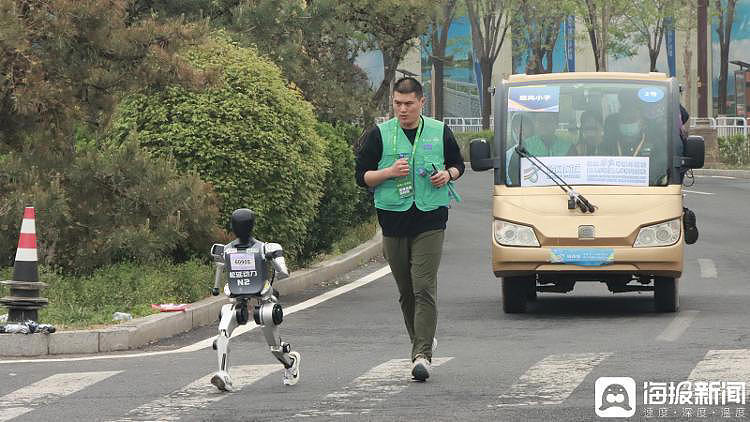 人形机器人在北京跑完21.0975公里意味着什么？（组图） - 1