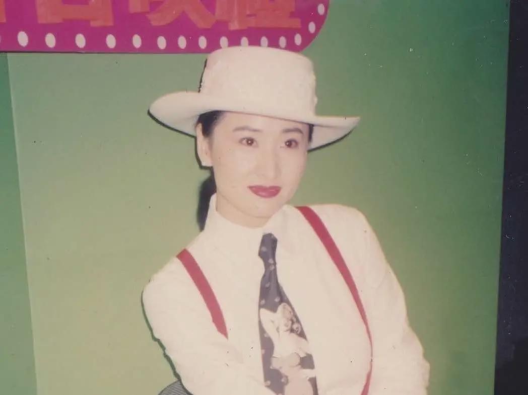 她是“香港第一情妇”,张艺谋的白月光,被大佬原配报复致子宫脱落(组图) - 5