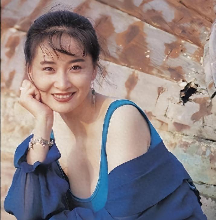 她是“香港第一情妇”,张艺谋的白月光,被大佬原配报复致子宫脱落(组图) - 1