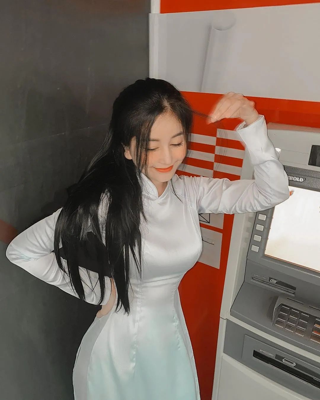 【美女】22岁“学妹”发育过猛遭围观,又纯又欲,我沦陷了...(组图) - 8