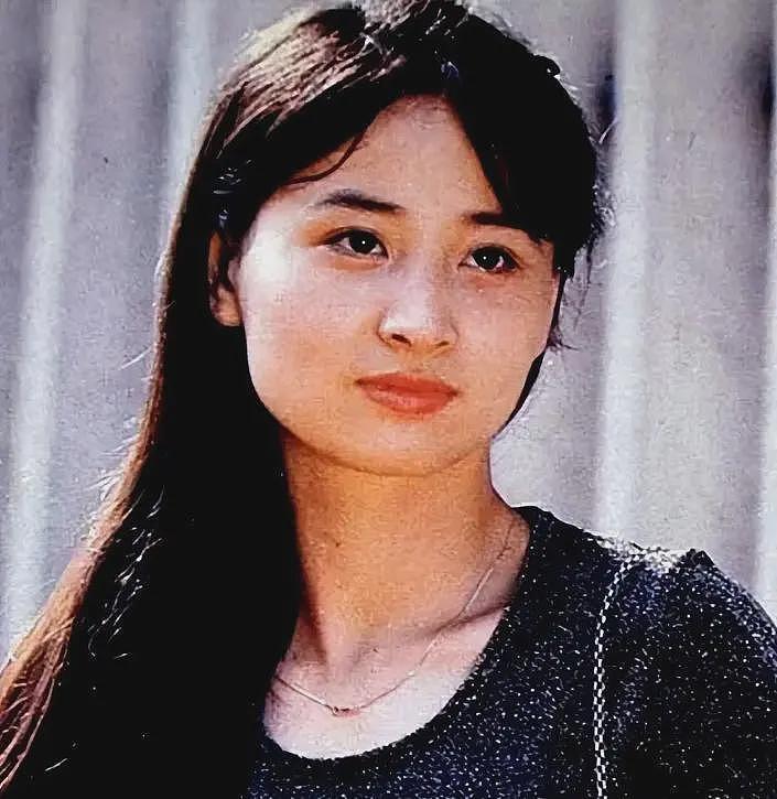 她是“香港第一情妇”,张艺谋的白月光,被大佬原配报复致子宫脱落(组图) - 15