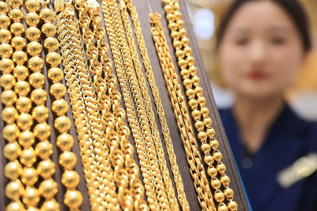 “起床后第一件事就是看金价”！有人贷款17万买黄金，网友形容：借钱蹦极（组图） - 3