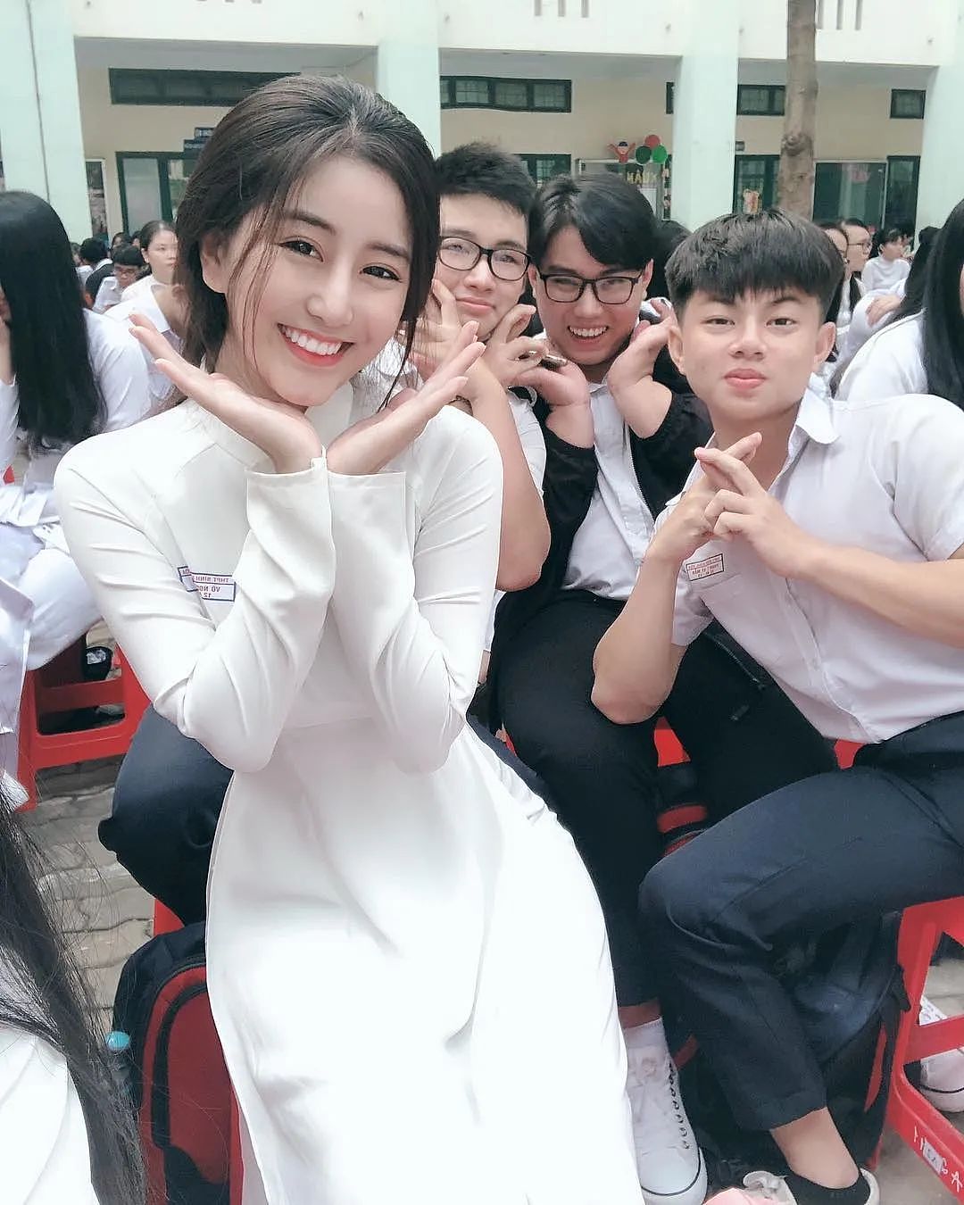 【美女】22岁“学妹”发育过猛遭围观,又纯又欲,我沦陷了...(组图) - 2